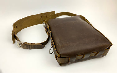 Seasoned No. 820 - The Classic Handmade Leather Bag w/ Rear Insert + Luggage Tag
